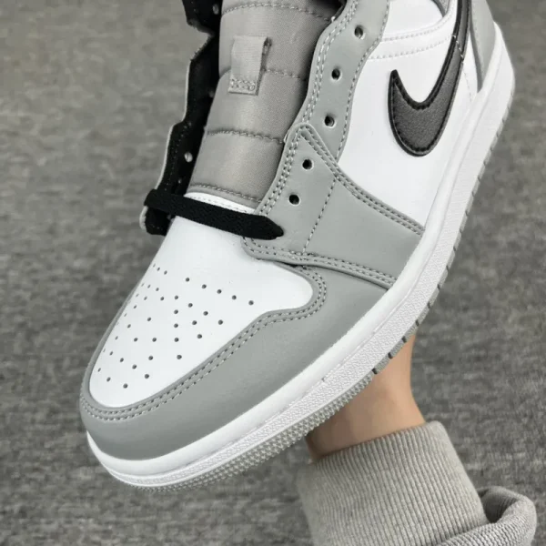 Air Jordan 1 Mid "Light Smoke Grey" - Imagem 3