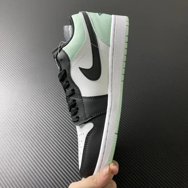 Air Jordan 1 Low SE "Supernova" - Imagem 5