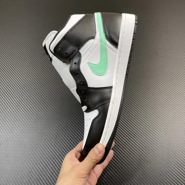 Air Jordan 1 Mid "Green Glow" - Imagem 6