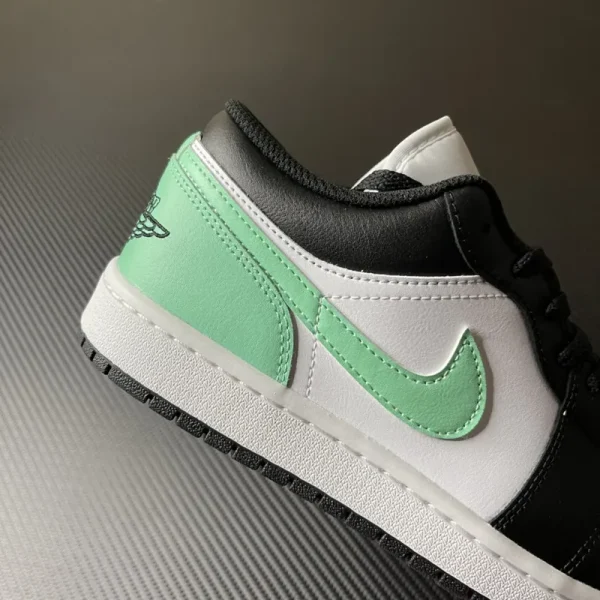 Air Jordan 1 Low “White/Black/Green Glow” - Imagem 8