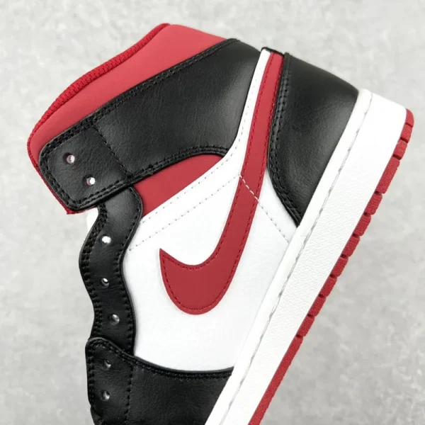Air Jordan 1 Mid "Gym Red Black White" - Imagem 6