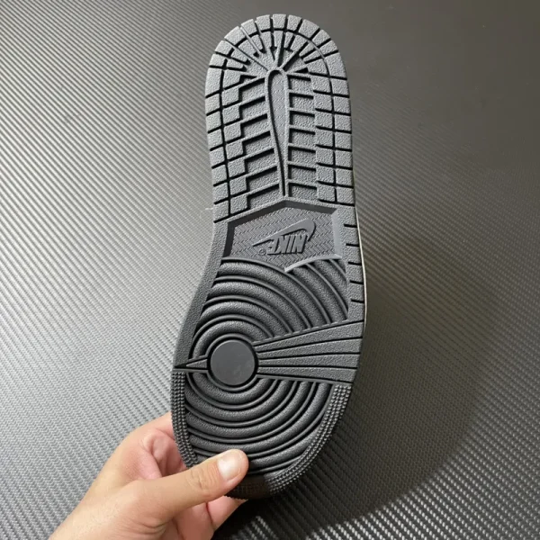 Air Jordan 1 Low "Black White Gold" - Imagem 3