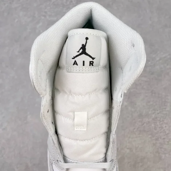Air Jordan 1 Mid SE “Grey Camo Swoosh” - Imagem 7