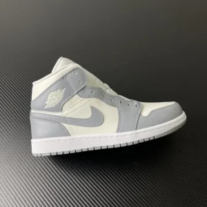 Air Jordan 1 Mid "Stealth"