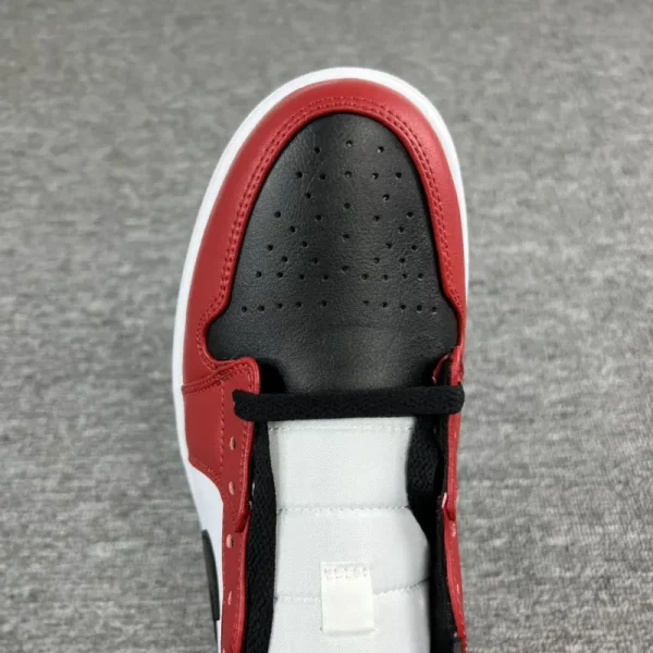 Air Jordan 1 Mid "Chicago Black Toe" - Imagem 7