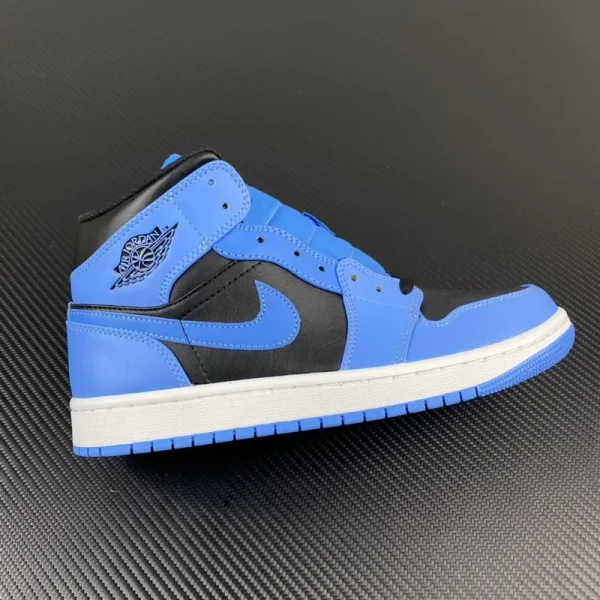 Air Jordan 1 Mid "University Blue/Black"