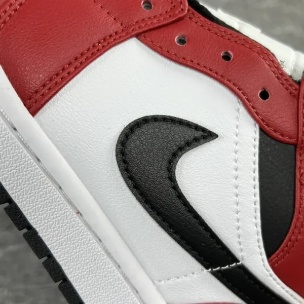 Air Jordan 1 Mid "Chicago Black Toe" - Imagem 8