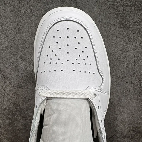 Air Jordan 1 Mid "Reverse Panda" - Imagem 6