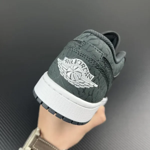 Air Jordan 1 Low SE "Black Elephant" - Imagem 5