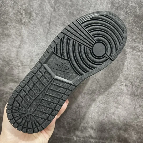 Air Jordan 1 Mid "Reverse Panda" - Imagem 2