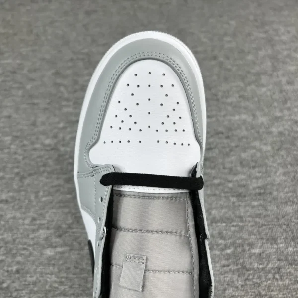 Air Jordan 1 Mid "Light Smoke Grey" - Imagem 7