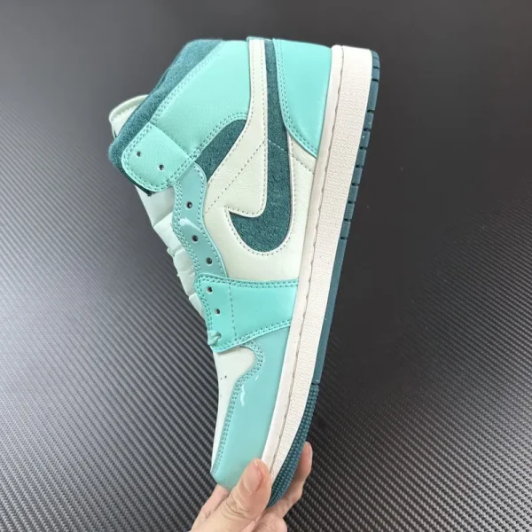 Air Jordan 1 Mid SE “Bleached Turquoise” - Imagem 4
