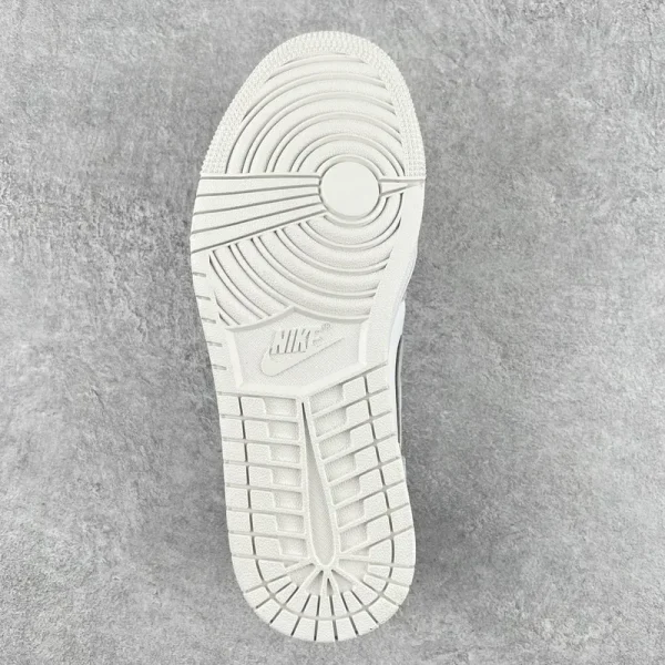 Air Jordan 1 Low “Paris” - Imagem 8