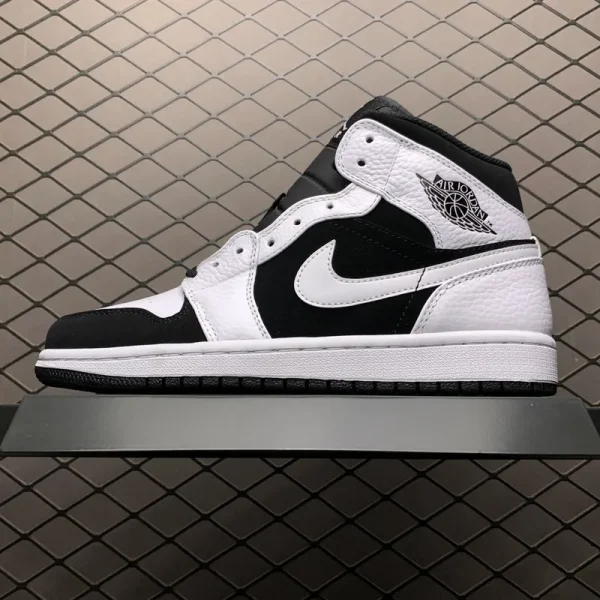 Air Jordan 1 Retro Mid "Tuxedo" - Imagem 8