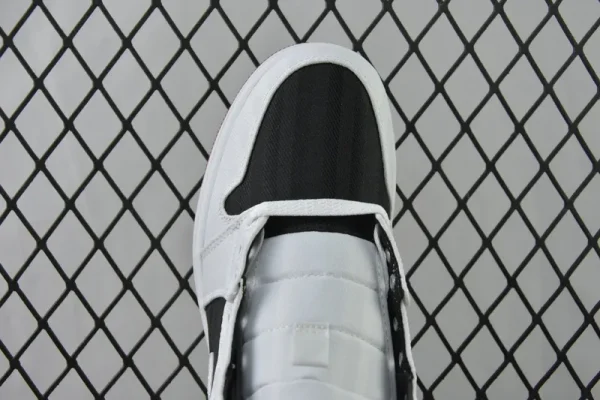 Air Jordan 1 Mid SE Utility "White/ Black/ Gym Red" - Imagem 2