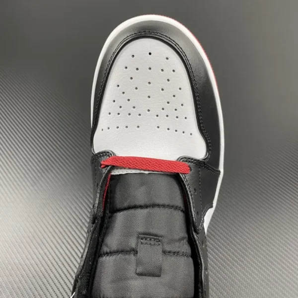 Air Jordan 1 Mid “Gym Red/ Black Toe” - Imagem 7