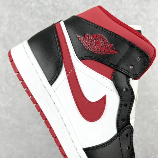 Air Jordan 1 Mid "Gym Red Black White" - Imagem 5