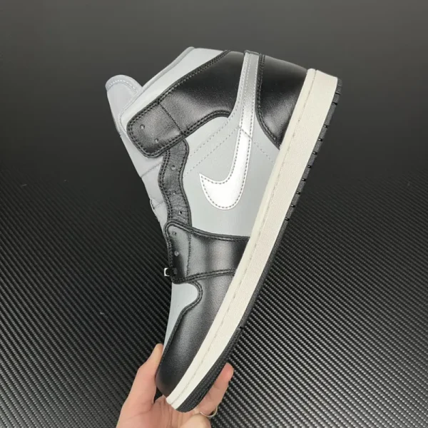 Air Jordan 1 Mid SE "Black Chrome" - Imagem 5