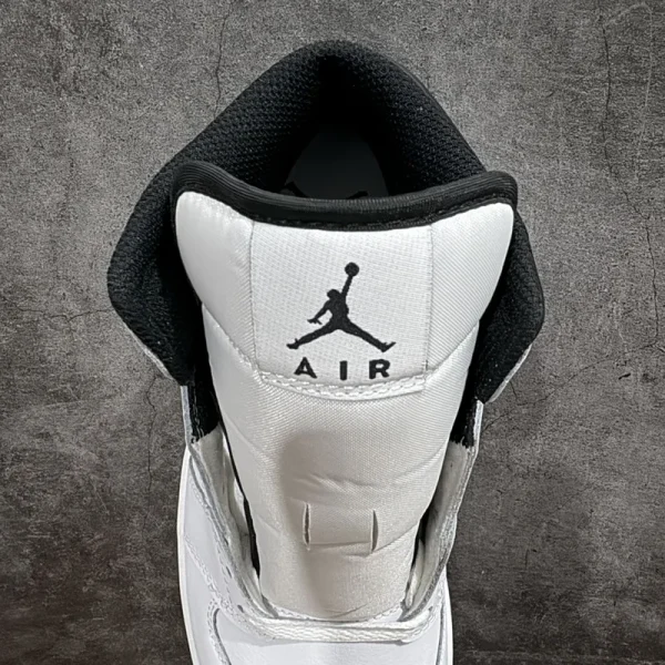 Air Jordan 1 Mid "Reverse Panda" - Imagem 9