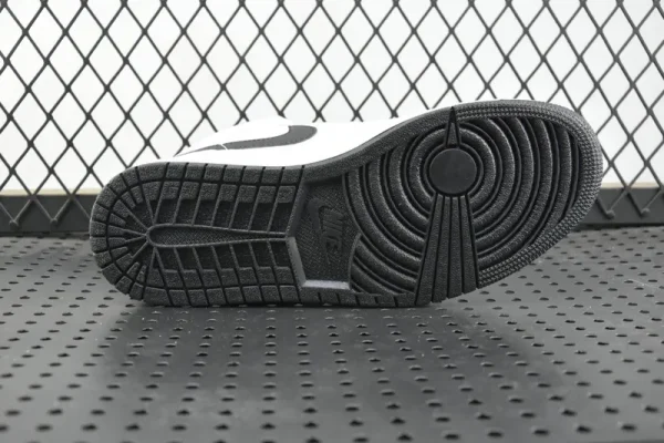 Air Jordan 1 Mid “Grey Fog” - Imagem 5