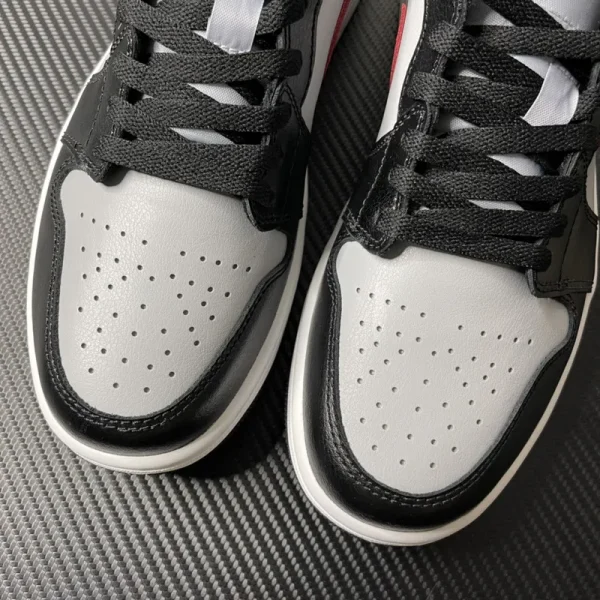 Air Jordan 1 Low "Black/Grey/Red" - Imagem 9