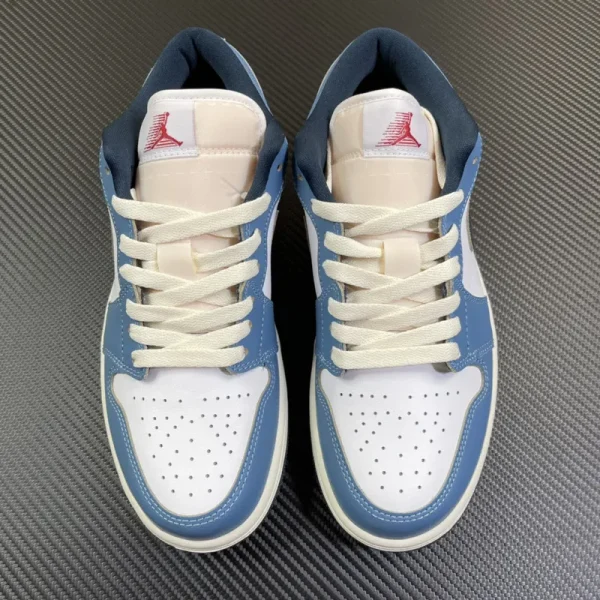 Air Jordan 1 Low SE "Mismatched Swoosh Blue/Red" - Imagem 6