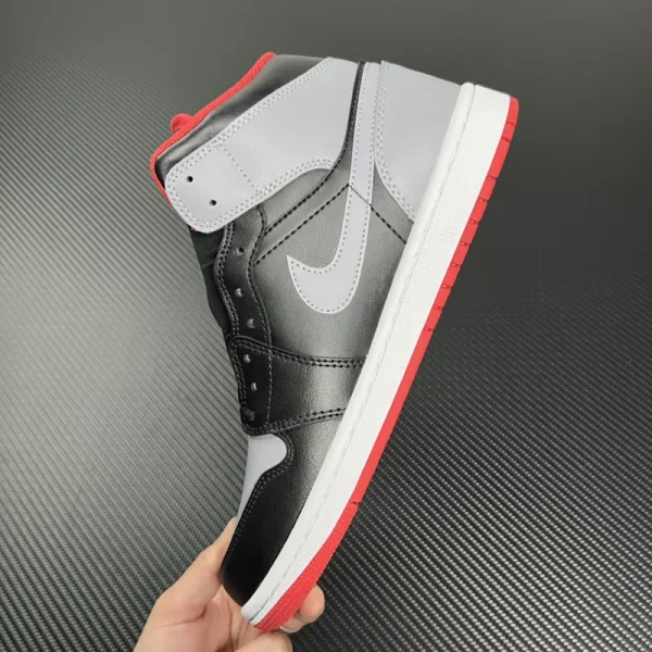 Air Jordan 1 Mid SE “Bred Shadow” - Imagem 5