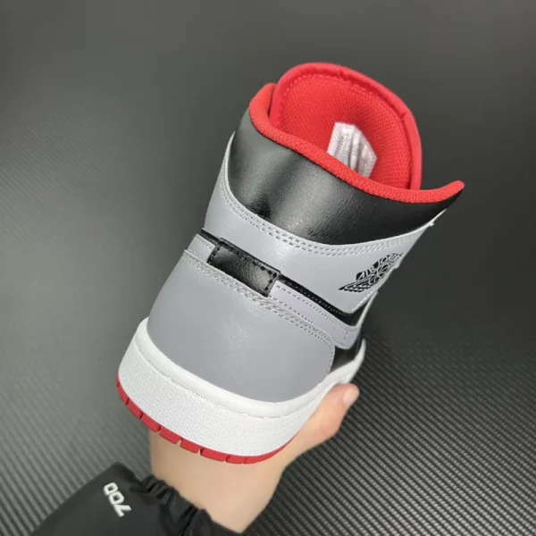 Air Jordan 1 Mid SE “Bred Shadow” - Imagem 7