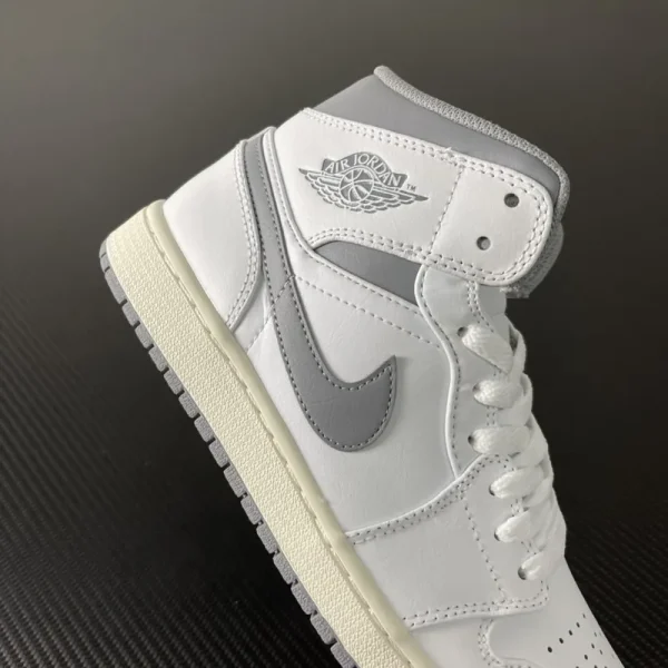 Air Jordan 1 Mid "Neutral Grey" - Imagem 4