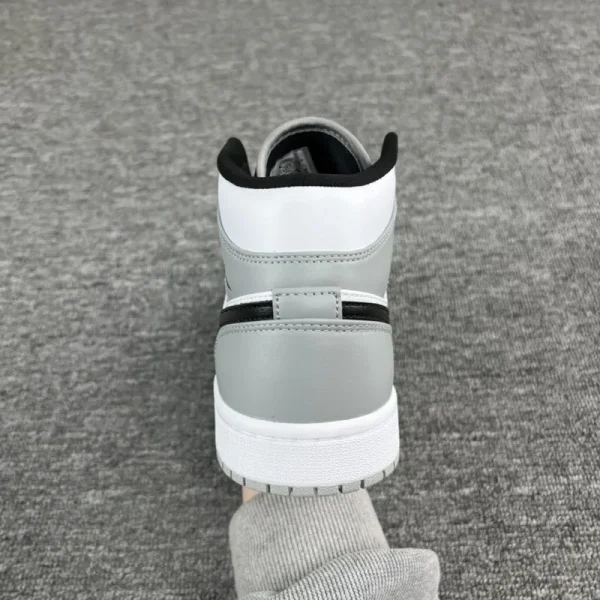 Air Jordan 1 Mid "Light Smoke Grey" - Imagem 6