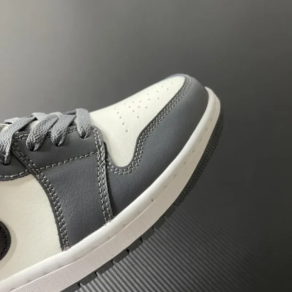 Air Jordan 1 Low “Dark Grey / White / Black” - Imagem 9