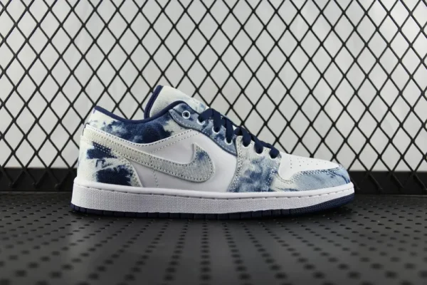 Air Jordan 1 Low SE "Washed Denim"
