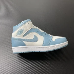 Air Jordan 1 Mid "University Blue / UNC "