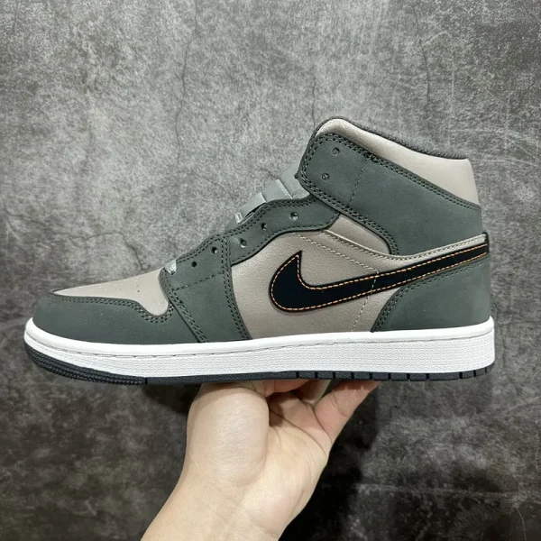 Air Jordan 1 Mid SE "Night Stadium" - Imagem 3