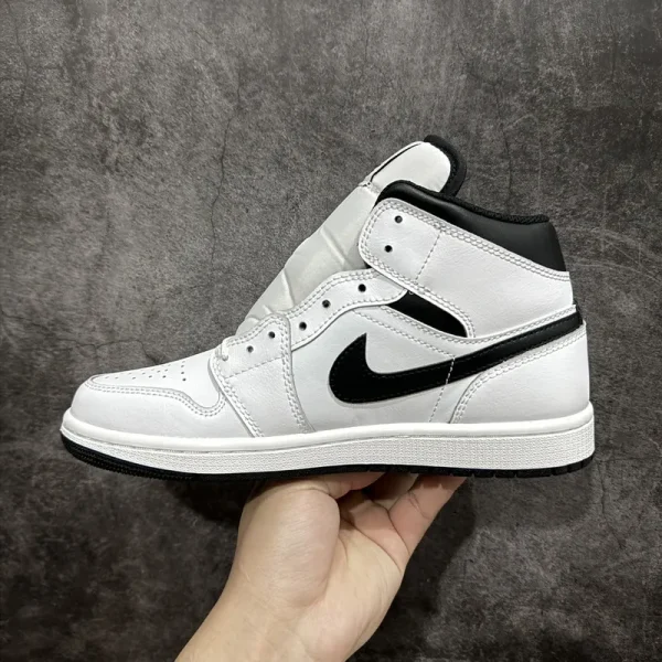 Air Jordan 1 Mid "Reverse Panda" - Imagem 3