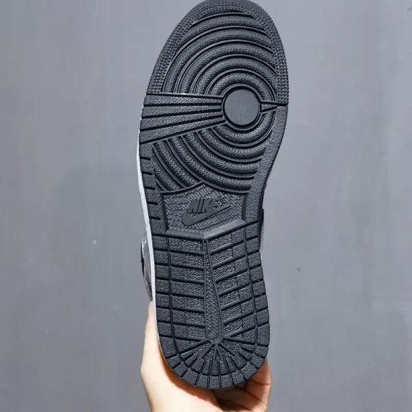 Air Jordan 1 Retro High OG “Shadow” (2018) - Imagem 4
