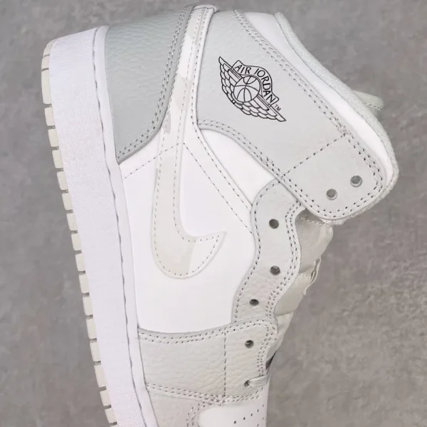 Air Jordan 1 Mid SE “Grey Camo Swoosh” - Imagem 6