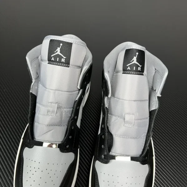 Air Jordan 1 Mid SE "Black Chrome" - Imagem 2