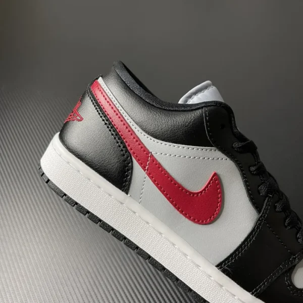 Air Jordan 1 Low "Black/Grey/Red" - Imagem 4