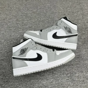 Air Jordan 1 Mid "Light Smoke Grey"