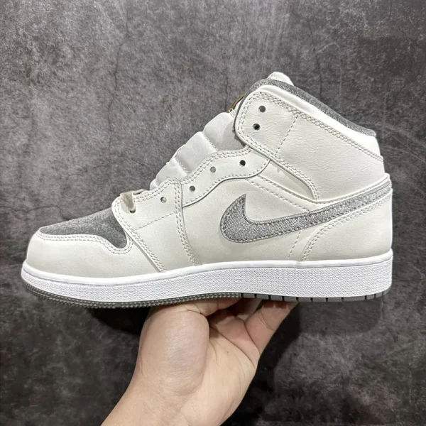 Air Jordan 1 Mid SE "Velvet Grey" - Imagem 3