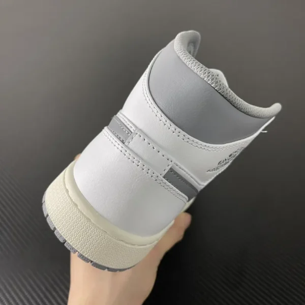 Air Jordan 1 Mid "Neutral Grey" - Imagem 5