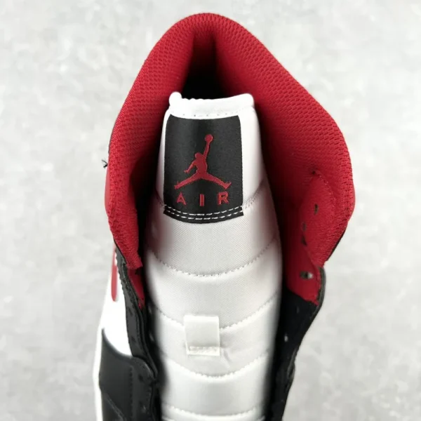 Air Jordan 1 Mid "Gym Red Black White" - Imagem 4