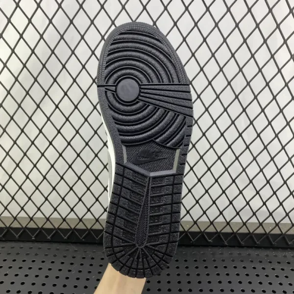 Air Jordan 1 Low “Shadow” (Black Sole) - Imagem 3