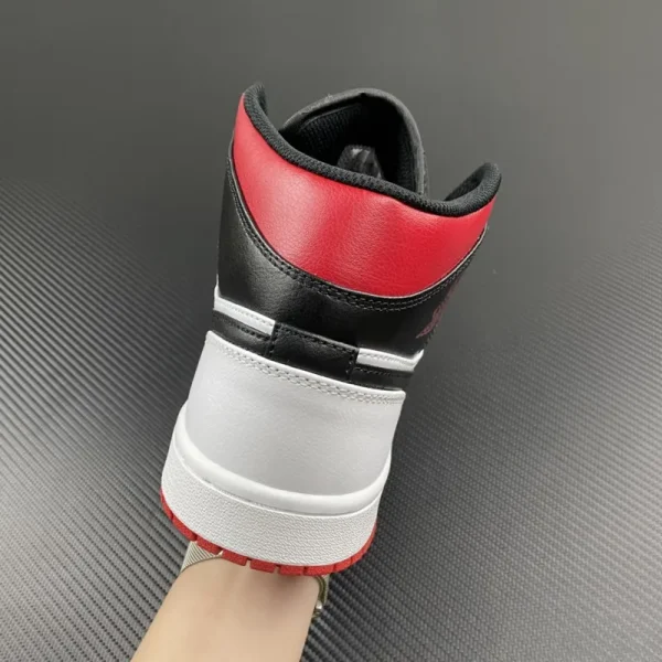 Air Jordan 1 Mid “Gym Red/ Black Toe” - Imagem 6