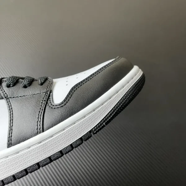 Air Jordan 1 Low “White/Black/Green Glow” - Imagem 7
