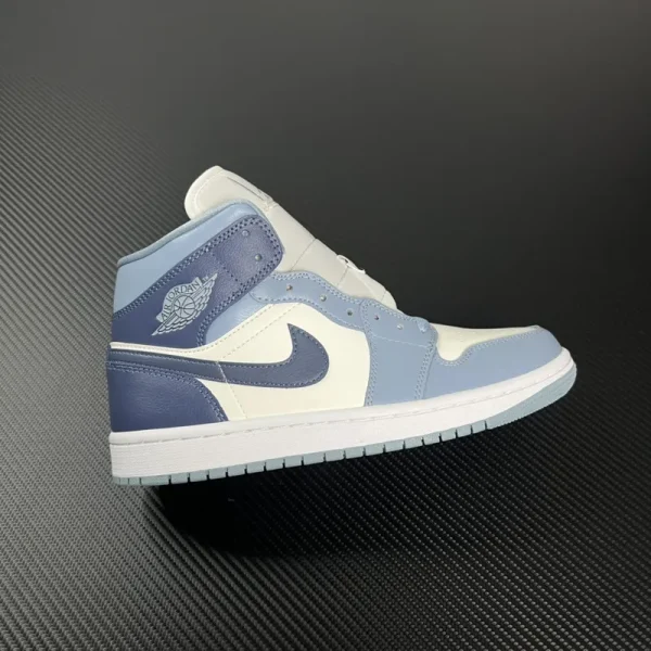 Air Jordan 1 Mid "Diffused Blue"
