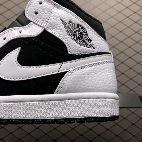 Air Jordan 1 Retro Mid "Tuxedo" - Imagem 3