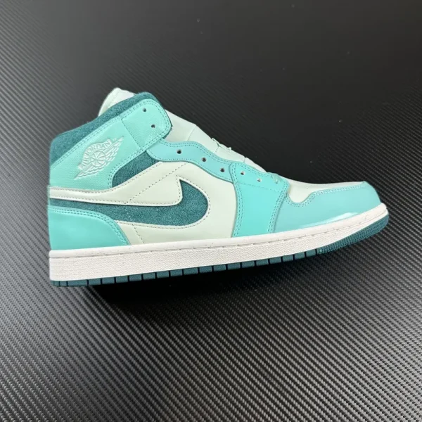Air Jordan 1 Mid SE “Bleached Turquoise”