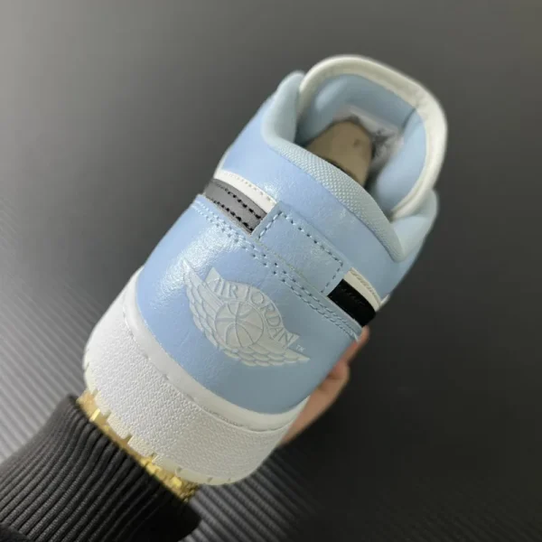 Air Jordan 1 Low "Ice Blue" - Imagem 4